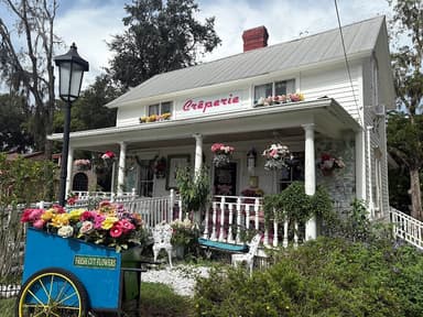 The Lazy Maid Crêperie