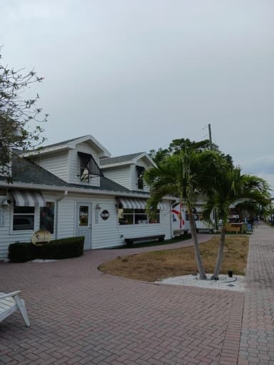 Ea McGill's Salon & Barbery