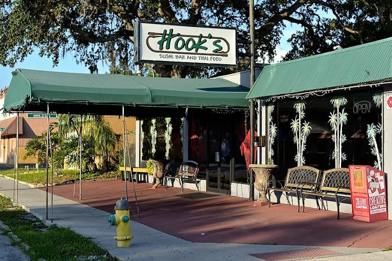 Hook's on 9th Hook's on 9th